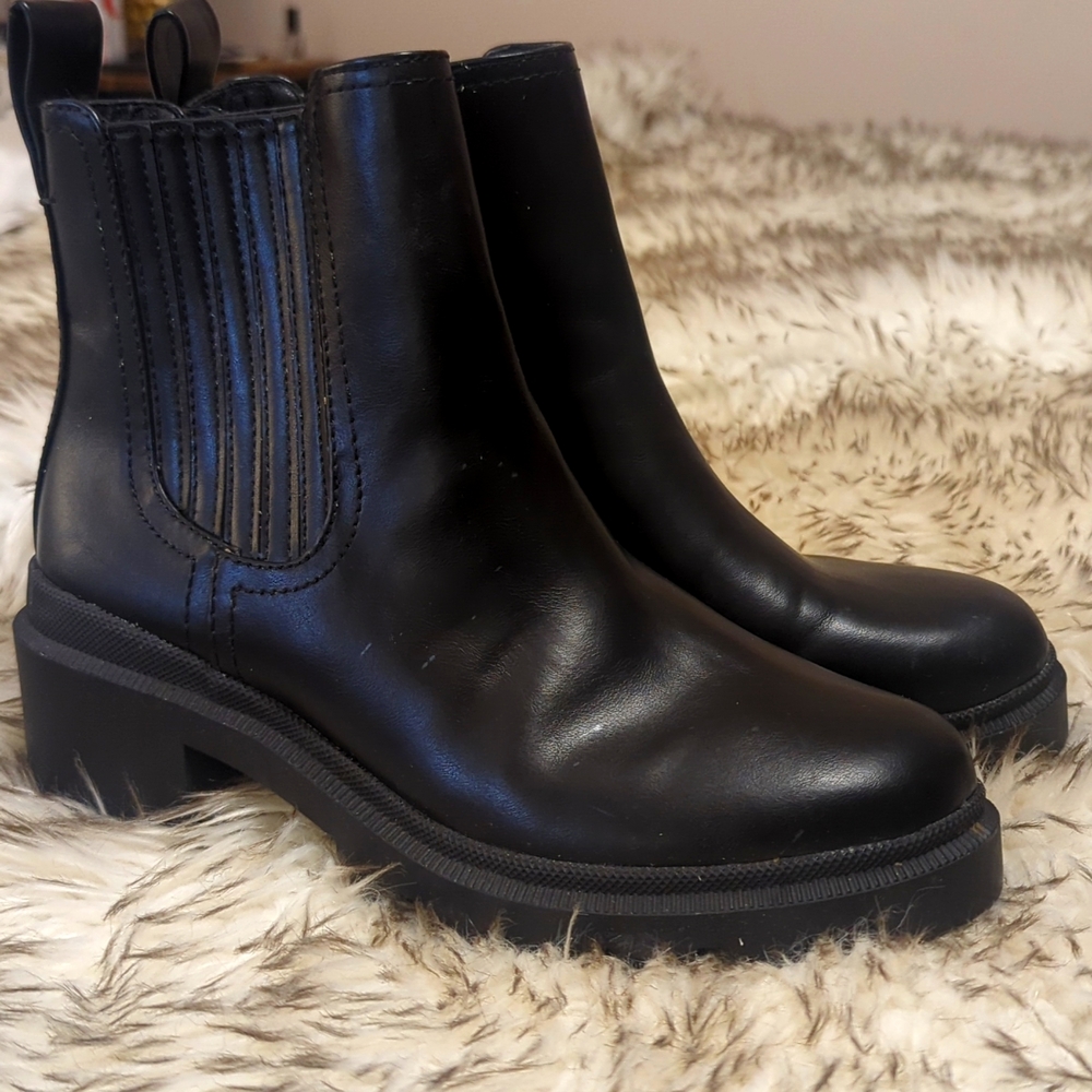 Women's Universal Thread Chelsea Boots Size 8